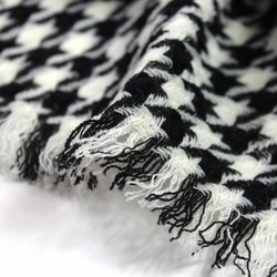 純羊毛色織千鳥格圍巾【CONTRAST卡偌詩】 第5張的照片