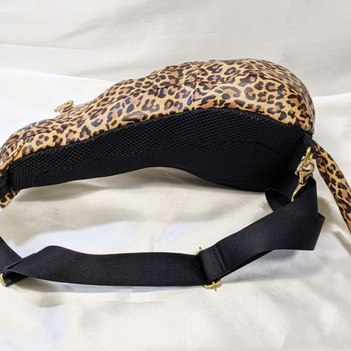 CHIGRACCI チグラッチ　ボディバッグ　猫バッグ　ブラック　レザー　猫 CHIGRACCI Ture-tette「猫おつむ」ブラック 日本製リアルレザー