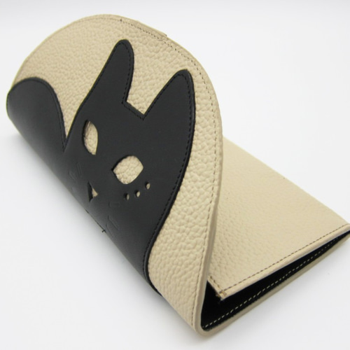 新品未使用　猫デザイン 長財布　CHIGRACCI ニャレット CHIGRACCI 猫デザイン長財布 「ニャレット 」ベージュ×ブラック 本革