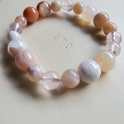 クィーンコンクシェル 猫型 デザインブレスレット 天然石