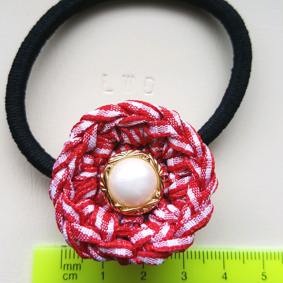 【送料無料】クロシェとボタンのヘアゴム【レッドチェック】 3枚目の画像