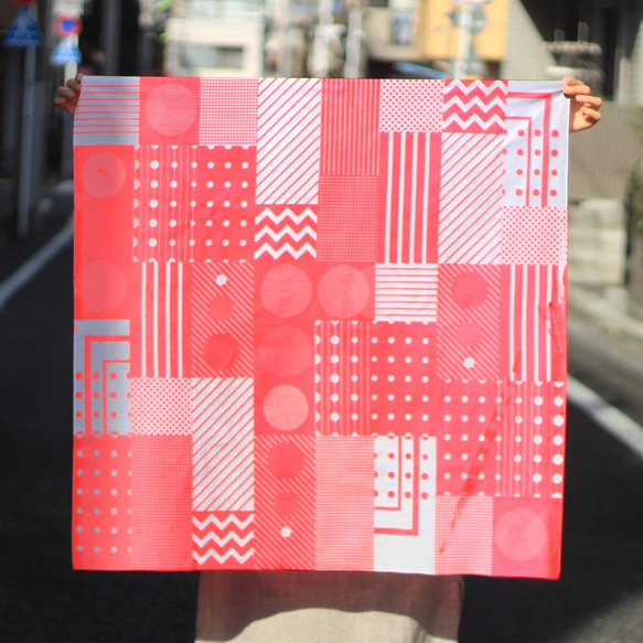 Furoshiki“ ma”霓虹燈粉紅色 第1張的照片