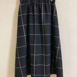 ウール混のチェックのフレアスカート(ブラック) 2枚目の画像