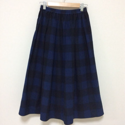 起毛ブロックチェック(ブルー)のギャザースカート 2枚目の画像