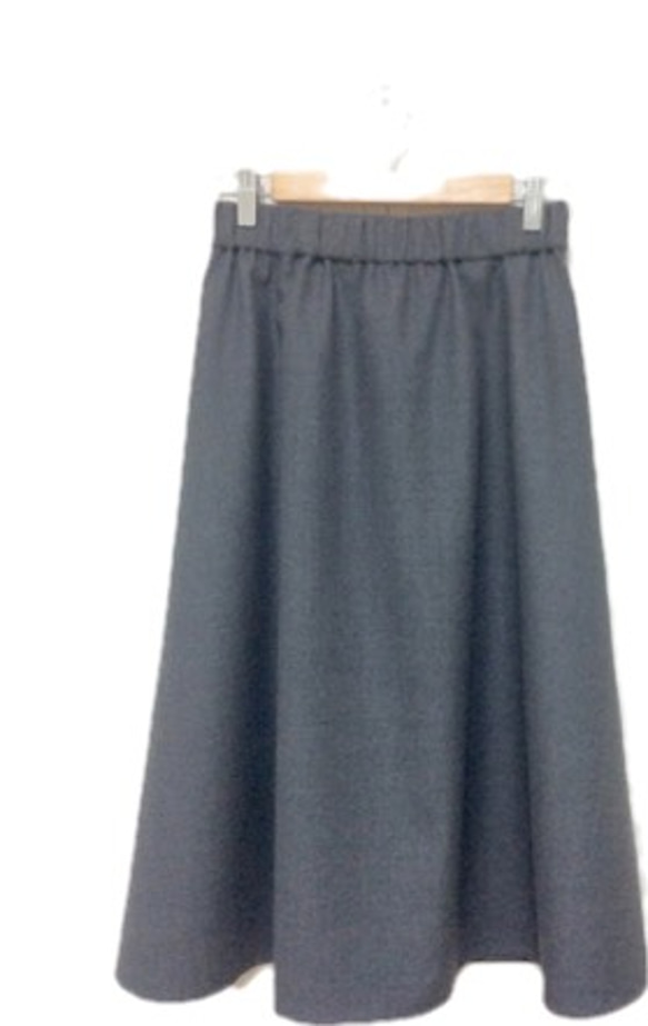 ウールの杢グレーのフレアスカート 2枚目の画像