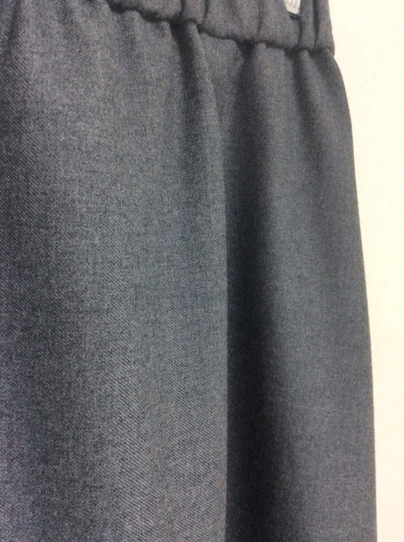 ウールの杢グレーのフレアスカート 3枚目の画像