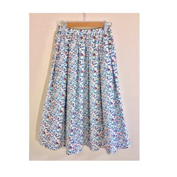 綿ローンの花柄プリントのギャザースカート 1枚目の画像