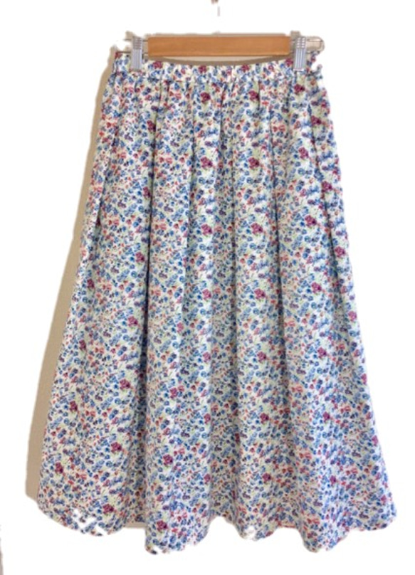 綿ローンの花柄プリントのギャザースカート 3枚目の画像