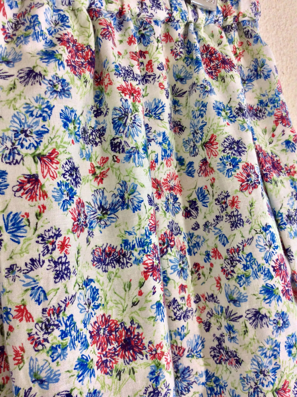 綿ローンの花柄プリントのギャザースカート 4枚目の画像