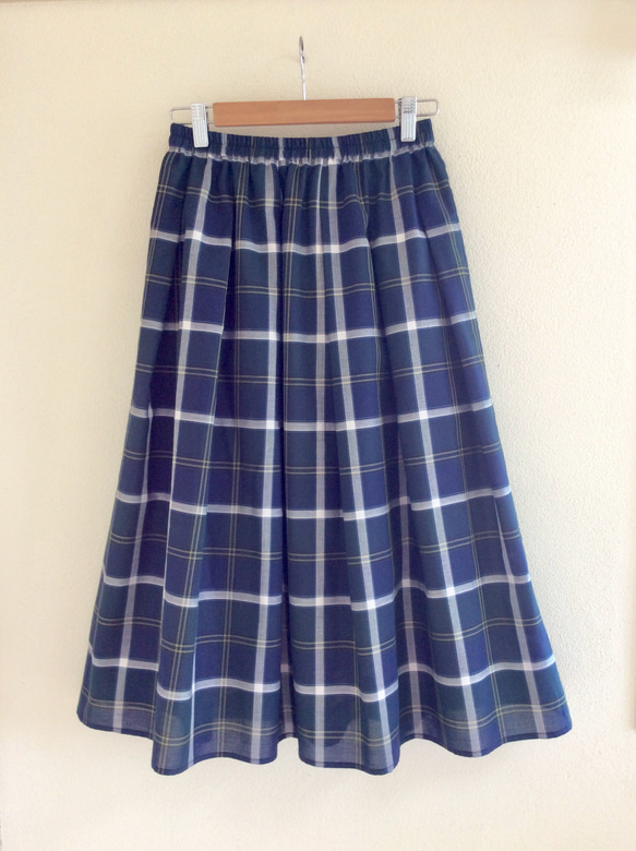 《9/3まで送料無料》綿ローンのタータンチェックのギャザースカート(ネイビー) 2枚目の画像