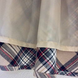 ウール混のチェックのフレアスカート 6枚目の画像