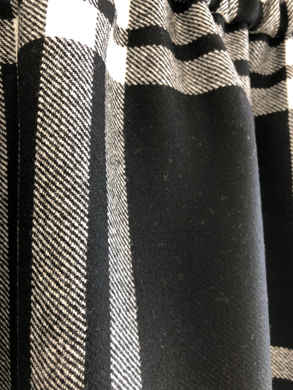 ウール混のタータンチェックのフレアスカート(ブラック) 5枚目の画像