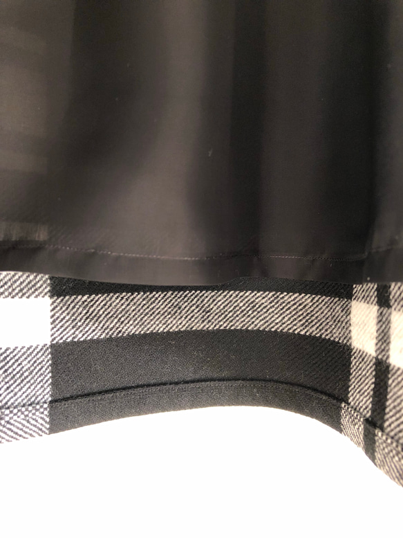 ウール混のタータンチェックのフレアスカート(ブラック) 6枚目の画像
