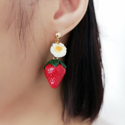 手工輕黏土-淘氣系列 鮮紅盛夏草莓耳環 針式/夾式 第2張的照片