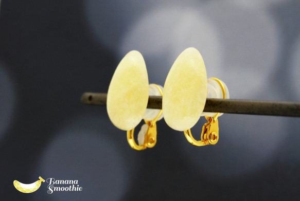 優しく肌になじむ イエロージェイド しずく型 14ｍｍ ソフトタッチイヤリング 2枚目の画像