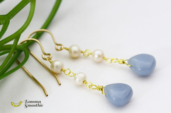 パステルブルーに包まれて エンジェライト マロンカット × 淡水パール 14kgfピアス 2枚目の画像