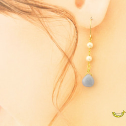 パステルブルーに包まれて エンジェライト マロンカット × 淡水パール 14kgfピアス 3枚目の画像