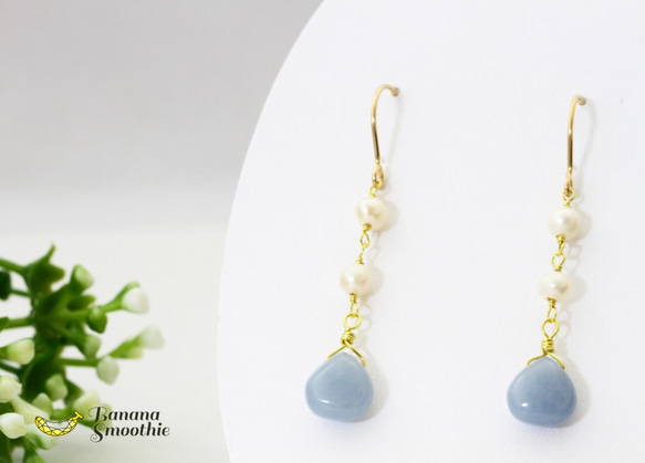 パステルブルーに包まれて エンジェライト マロンカット × 淡水パール 14kgfピアス 4枚目の画像