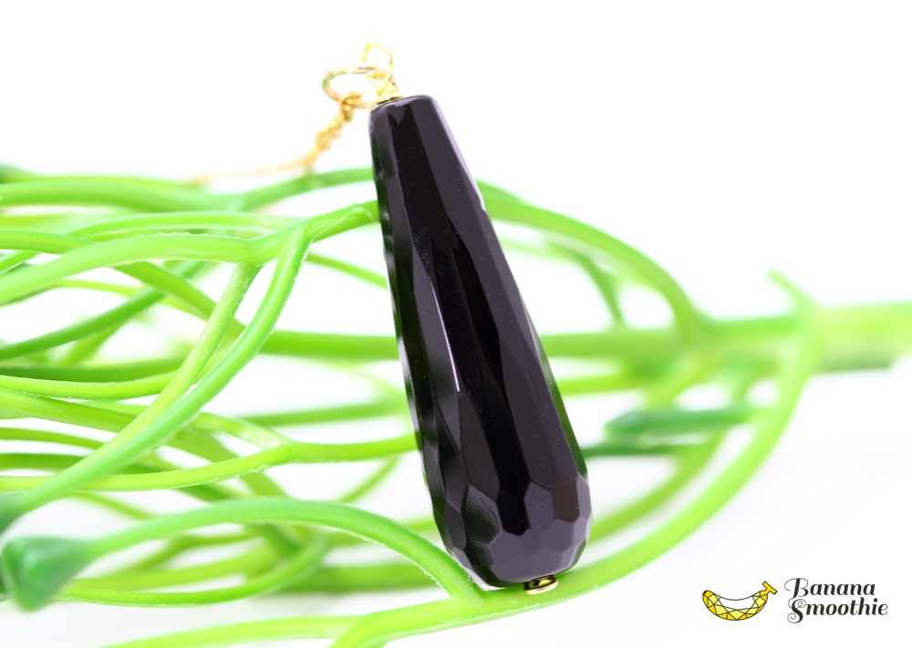 細身に見せてくれる 大粒ブラックオニキス 細長ブリオレットカット 14kgfネックレス