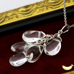 ぶどうのように♡ 水晶(クリスタル) ペアシェイプ プレーン silver925ネックレス 4月誕生石 2枚目の画像