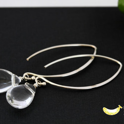 シンプルで上品 4月誕生石 水晶(クリスタル) ペアシェイプ プレーン Vシェイプピアス Silver925 2枚目の画像