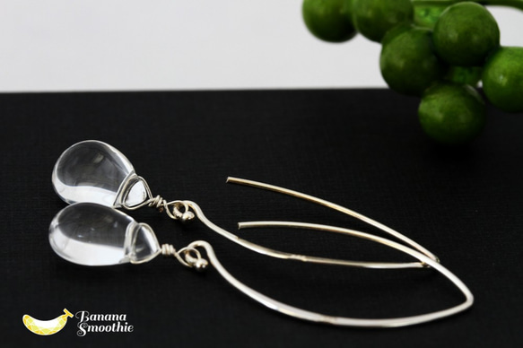 シンプルで上品 4月誕生石 水晶(クリスタル) ペアシェイプ プレーン Vシェイプピアス Silver925 3枚目の画像