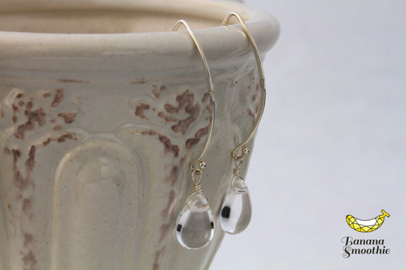 シンプルで上品 4月誕生石 水晶(クリスタル) ペアシェイプ プレーン Vシェイプピアス Silver925 7枚目の画像