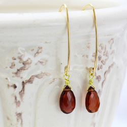 小顔効果あり ガーネット ブリオレットカット Vシェイプピアス 14kgf 1枚目の画像