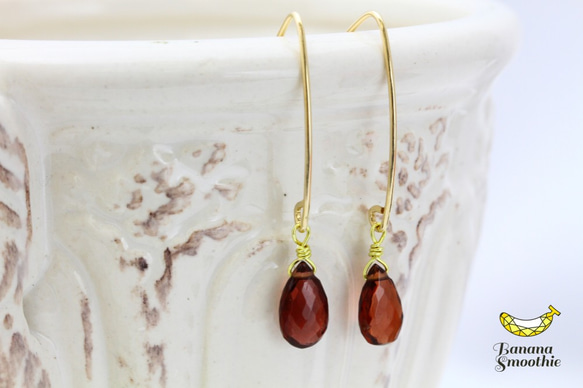 小顔効果あり ガーネット ブリオレットカット Vシェイプピアス 14kgf