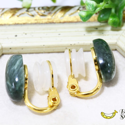 【再販】平穏を手に入れて セラフィナイト 14mm オーバル カボション ソフトタッチイヤリング ゴールド 3枚目の画像