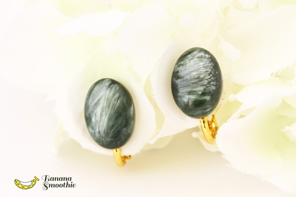 【再販】平穏を手に入れて セラフィナイト 14mm オーバル カボション ソフトタッチイヤリング ゴールド 5枚目の画像