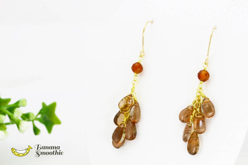 小粒がキラリと光る アンダルサイト (アンダリュサイト) 14kgf デザインピアス