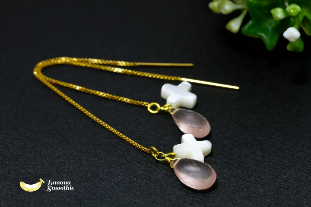 可愛い＆オシャレ ローズクォーツ × ホワイトシェル 14kgf アメリカンピアス 4月誕生石