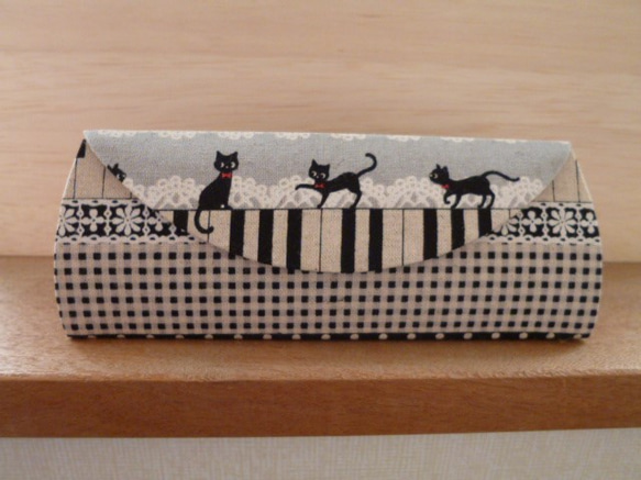 【受注制作】メガネケース（146）ピアノ猫×赤ドット 2枚目の画像