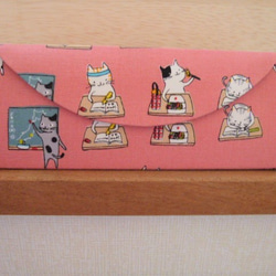 【受注制作】メガネケース（130-2）猫ちゃん勉強中（ピンク）×リネン 2枚目の画像