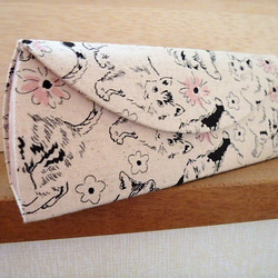 【受注制作】メガネケース（172）ふわふわ猫ちゃんと花×ピンクドット 1枚目の画像