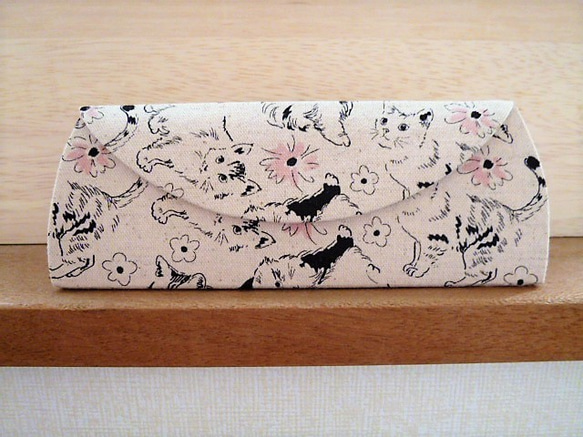 【受注制作】メガネケース（172）ふわふわ猫ちゃんと花×ピンクドット 2枚目の画像