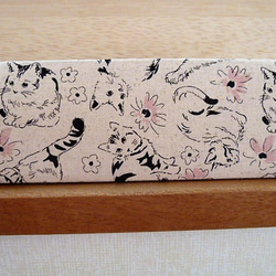 【受注制作】メガネケース（172）ふわふわ猫ちゃんと花×ピンクドット 4枚目の画像