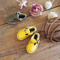 ミニチュア靴のネックレス（イエロー） 3枚目の画像