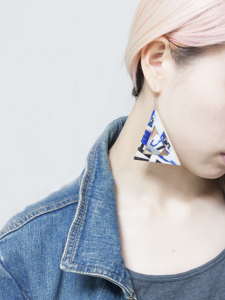 triangle cubeピアス/イヤリング(blue大)