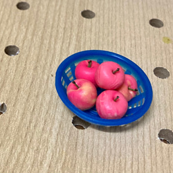 りんごのミニチュア（5ケざる入り） 2枚目の画像