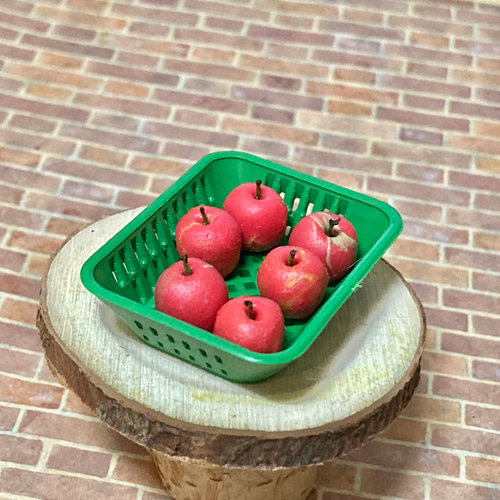 赤いりんごのミニチュア（カゴ入り６ケ） その他インテリア雑貨 工房