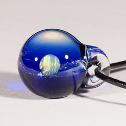 【Yasuda Glass】 ガラスの小宇宙　レインボーオパール ペンダント　No.CS608R 4枚目の画像