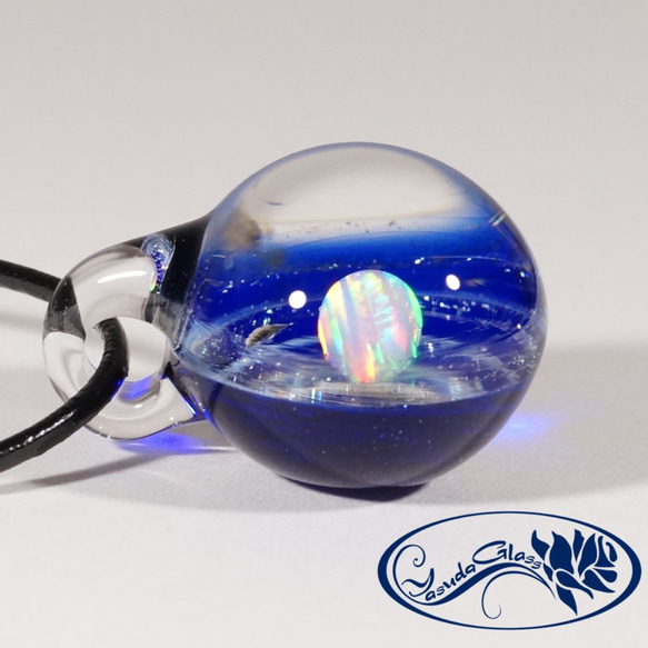 【Yasuda Glass】 ガラスの小宇宙　ホワイトオパール ペンダント　No.WC1344C 4枚目の画像