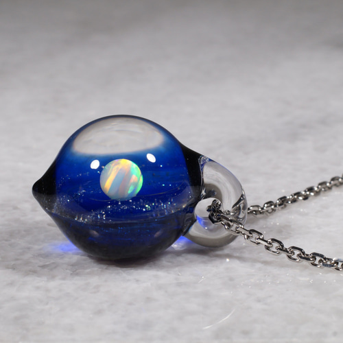 ガラスの小宇宙 ホワイトオパール ペンダント Yasuda Glass；No