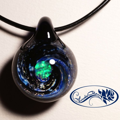 宇宙・オパール 硬質ガラス ペンダント (S130C) ネックレス