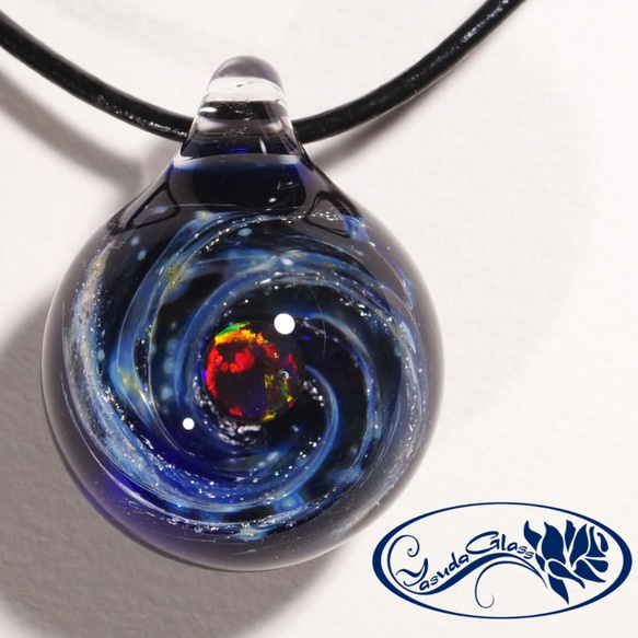 【Yasuda Glass】 硝子の小宇宙　ブラックオパール ペンダント (S411B) 1枚目の画像