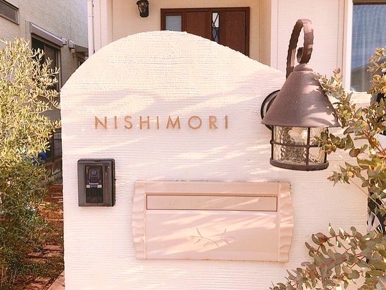 ステンレス切り文字/表札/ハウスナンバー／ピン浮かし/ゴールド塗装