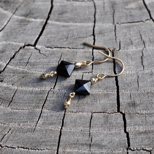 スクエアーブラックスピネルピアス k14gf NaOno ピアス（フック