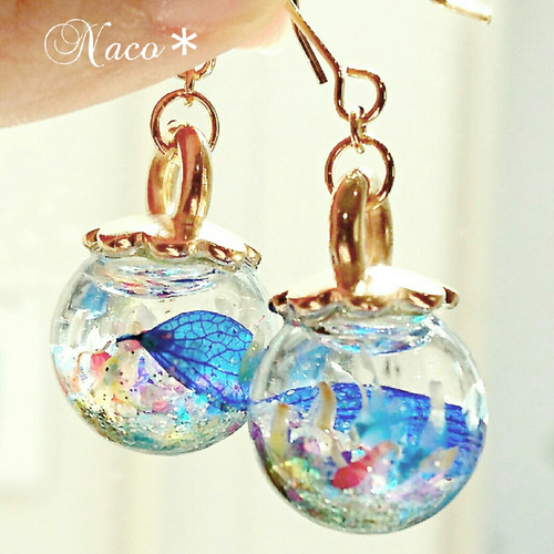 ピアス 黒 ハーバリウム ガラスドーム 水色 ビジュー 推し活